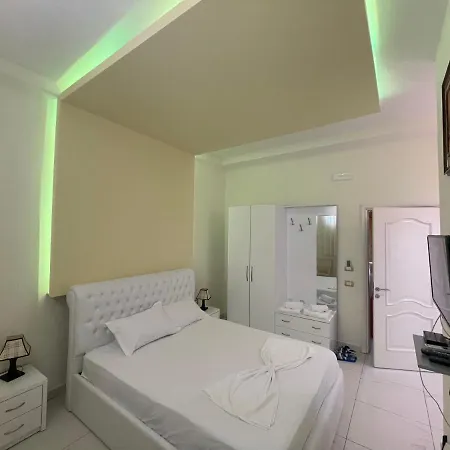 Hotel Gjyshi 3* Tirana